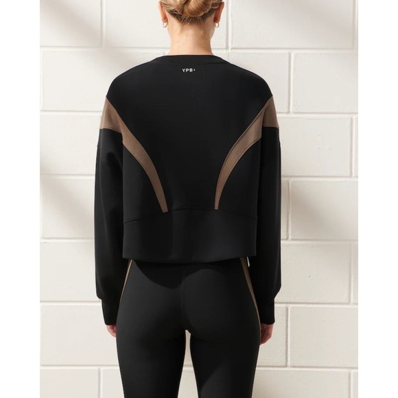 NWT - Abercrombie & Fitch YPB neoKNIT Mini Crew in Dune Colorblock, Size XS - Picture 4 of 13